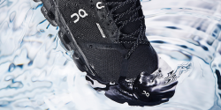 ON Running Cloudflyer Watterproof Black/Lunar W